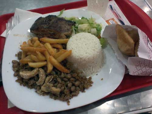 QG Pastéis - Contra-Filé Grelhado, arroz, feijão tropeiro, batatas fritas, salada e mini pastéis de brigadeiro