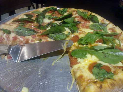 Pomodoro Pizza & Pasta - Pizza Meia Margherita, Meia Golden Gate