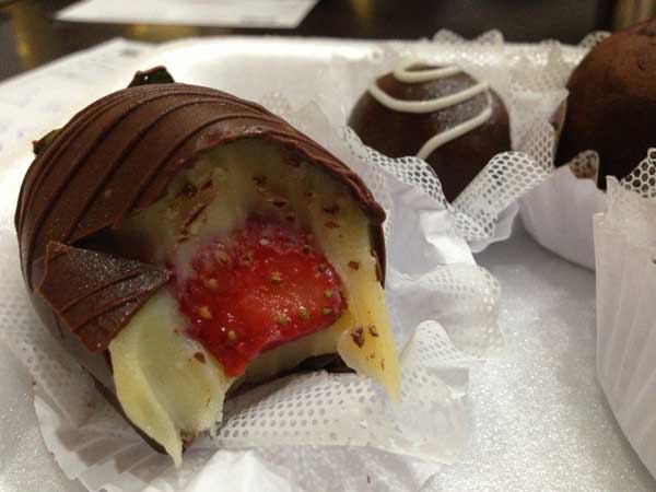 Empório Della - Docinhos: Chocolate com Morango