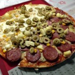 Pizza Meia Calabresa, Meia Frango com Requeijão